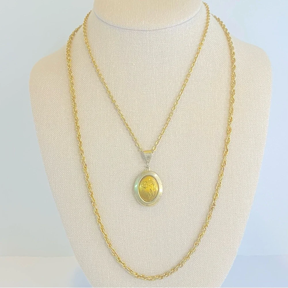 Vintage Oval Locket Pendant Necklace Gold Tone Double Chain Sweetheart Photos